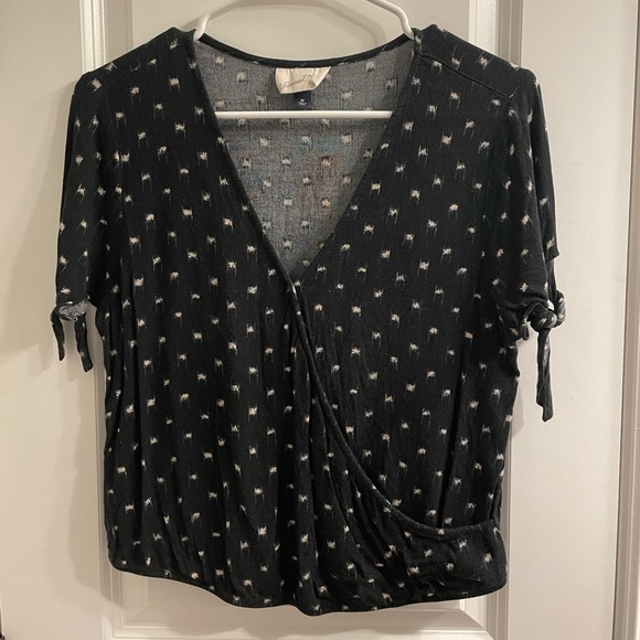 Universal threads top - Picture 1 of 5